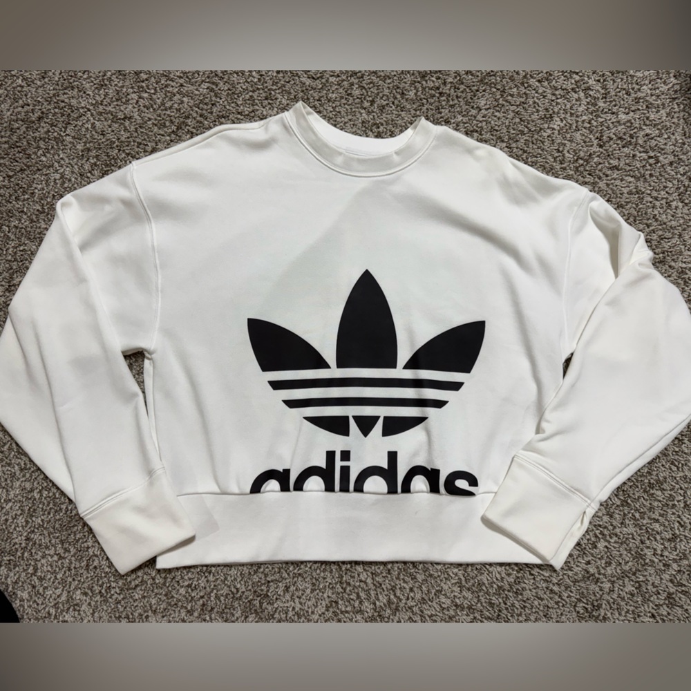 Adidas women’s crewneck sweatshirt